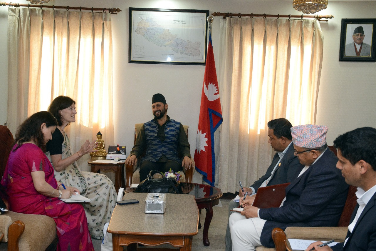 उपप्रधानमन्त्री लामिछाने र विश्व बैङ्कका देशीय निर्देशकबीच शिष्टाचार भेट
